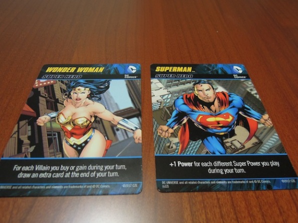 Wonder Woman e Superman sono due dei supereroi di DC Comics Deck Building Game