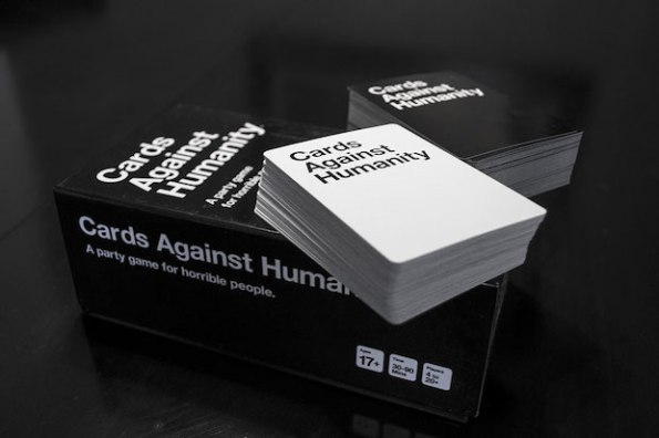 La scatola di Cards Against Humanity versione originale